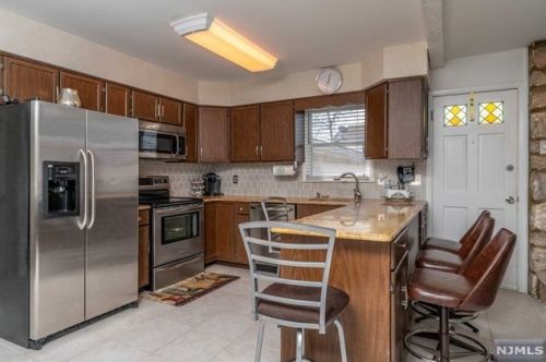 41 Mt Pleasant Ave, West Paterson NJ  07424-2734 exterior