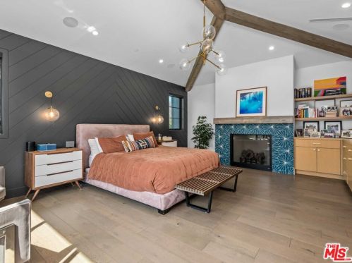 12226 Huston St, North Hollywood CA  91607-3617 exterior