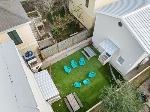 1021 Sealy St, Galveston TX 77550-3813 exterior