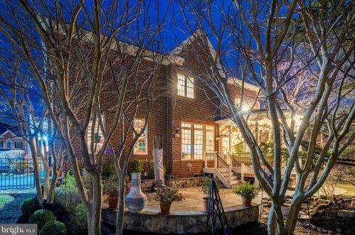 19376 Ml Dm Pl, Leesburg VA 20176-1637 exterior