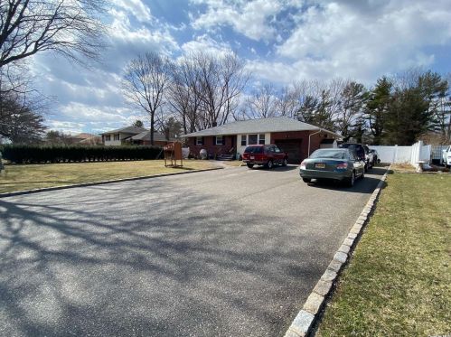 672 Larkfield Rd, Elwood, NY 11731-5914