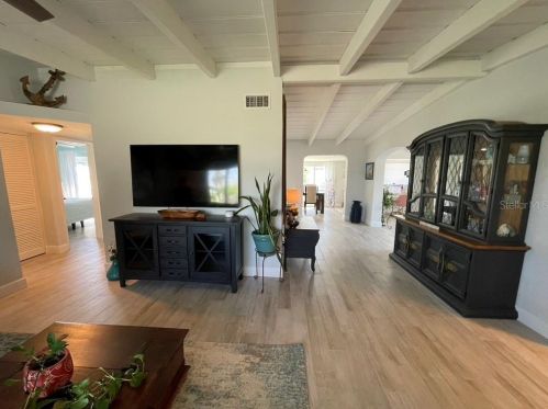 16216 3rd St, Saint Petersburg, FL 33708-1612