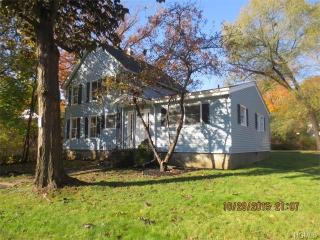 29 Hickory Ave, Hillburn, NY 10931-1169