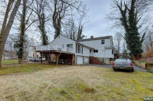 792 Sunset Ter, Franklin Lakes, NJ 07417-1803