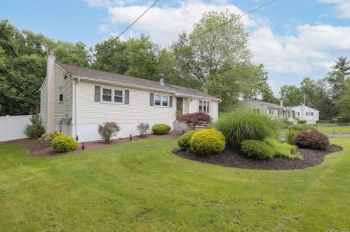 422 Kings Hwy, Valley Cottage, NY 10989-1527