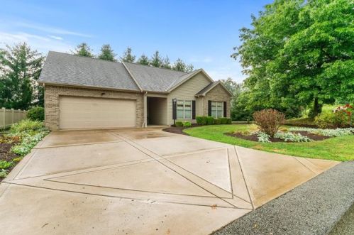 200 Angela Rosa Dr, Jeannette, PA 15644-4762