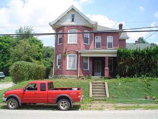 1515 Penn Ave, Jeannette, PA 15644-2046