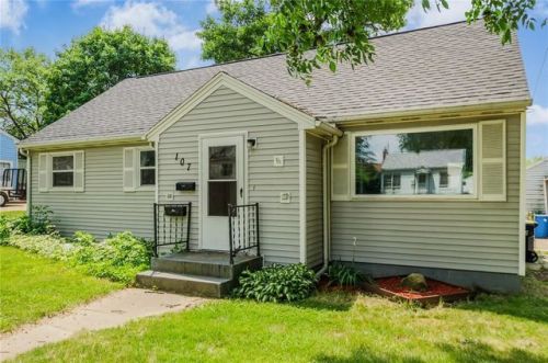 107 Fisher St, Hiawatha, IA 52233-1620