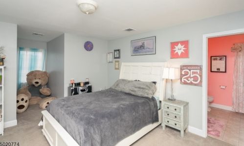 9 Crisman Rd, Columbia NJ  07832-2710 exterior