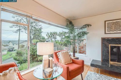3073 Broadmoor Vw, Oakland CA  94605-5367 exterior