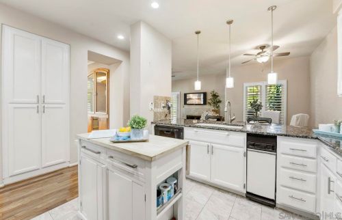 4712 Bryce Cir, Carlsbad CA  92008-4289 exterior