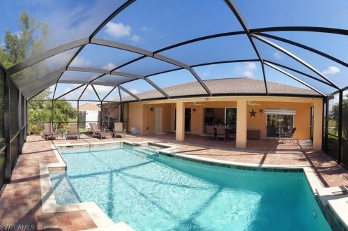 3008 10th Pl, Cape Coral, FL 33904-3903