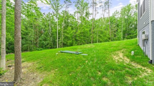 1077 Mountain View Rd, Fredericksburg VA  22406-4429 exterior