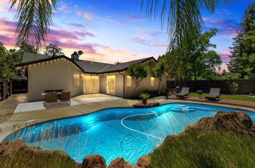 6334 Laguna Villa Way, Elk Grove, CA 95758-4735