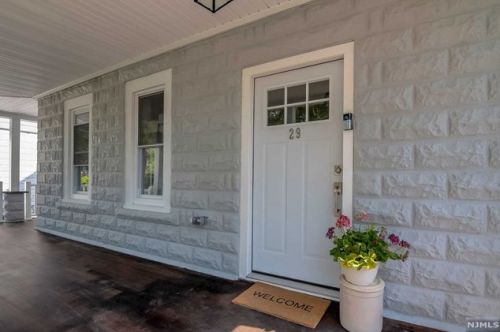 29 Niagara St, Dumont NJ  07628-3405 exterior
