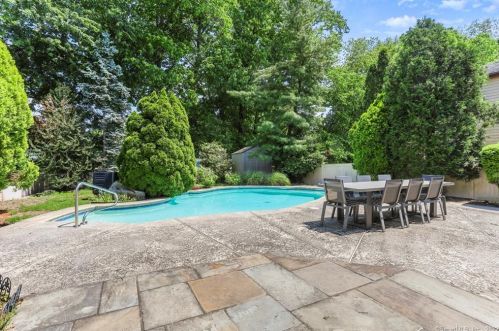 52 Lantern Cir, Stamford CT  06905-3131 exterior