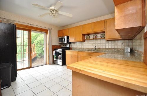 13 Oak Ave, Highland Falls NY  10928-1308 exterior