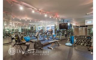 215 80th St, New York NY  10024-7028 exterior