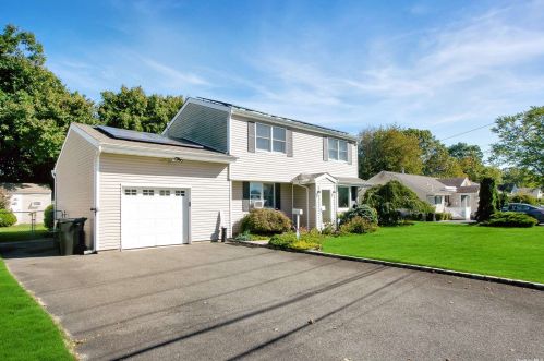1079 Courtland Dr, Bayshore, NY 11706-6335