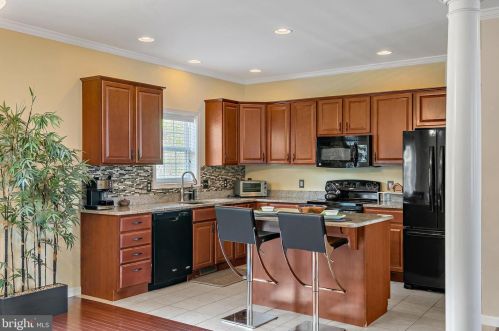 37 Indiana Cir, Lemoyne PA  17043-1174 exterior