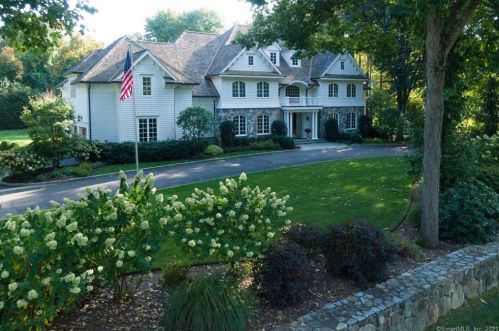 165 Weeburn Dr, New Canaan, CT 06840-5232