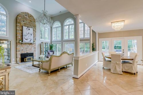 10108 Nedra Dr, Great Falls VA  22066-2835 exterior