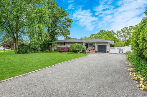 5 Andrea Ln, West Sayville, NY 11796-1501