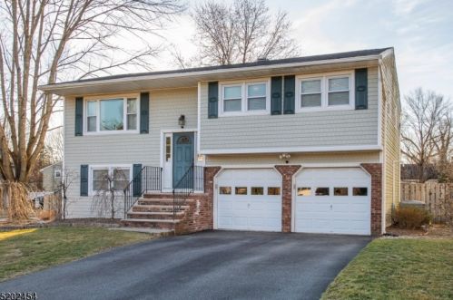23 Sherman Pl, Roxbury Township, NJ 07836-9573