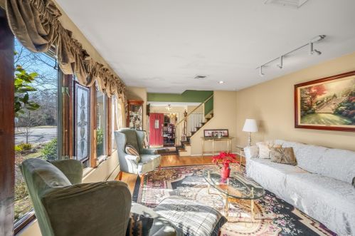 33 Lorijean Ln, Elwood NY  11731-4118 exterior