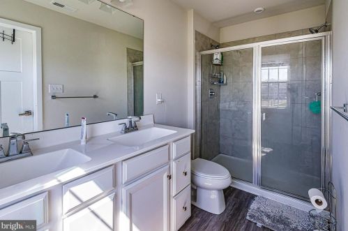 119 Nathan Dr, Riverton NJ  08077 exterior