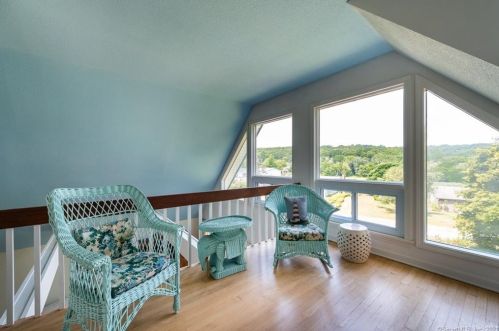 10 Baldwin Dr, Waterford CT  06385-2708 exterior