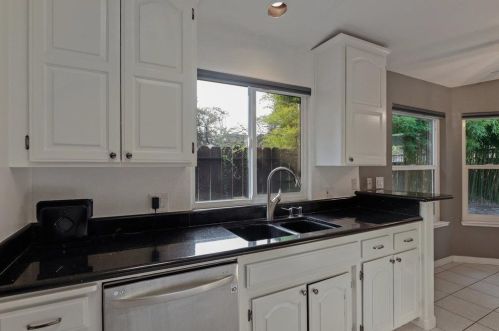 321 La Loma Ave, Modesto CA  95354-1329 exterior