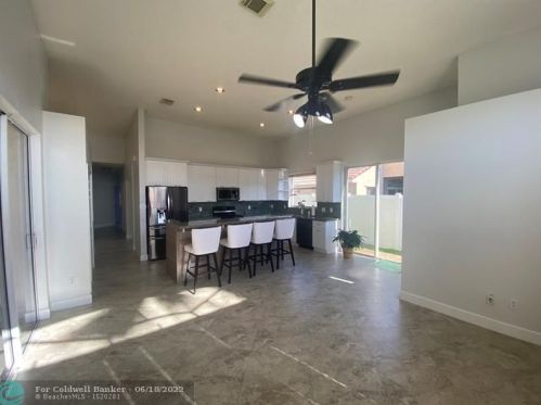 327 188th Ter, Hollywood FL  33029-5441 exterior