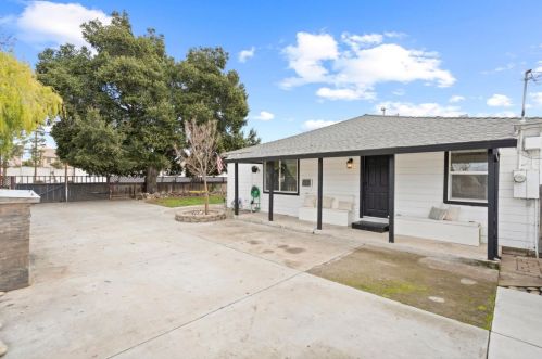 3130 Airline Hwy, Hollister CA  95023-9725 exterior