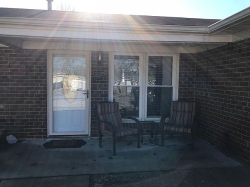 1212 Tallow Ln, Louisville, KY 40214-5555