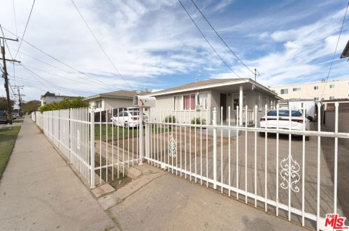 4017 130th St, Hawthorne, CA 90250-5212