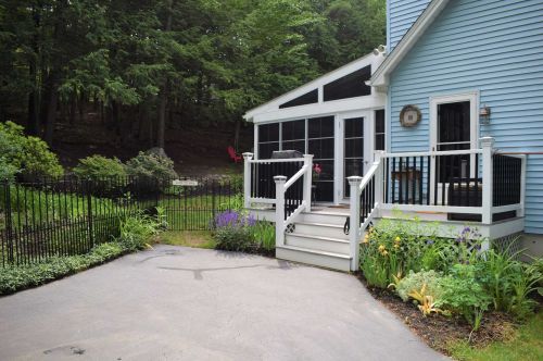 1 San Antonio Dr, Fremont NH  03044-8204 exterior