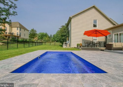 4205 Prosperous Dr, Harrisburg PA  17112-6038 exterior