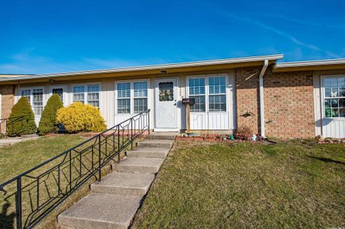 276 Berwick Ct, Panamoka, NY 11961-1119