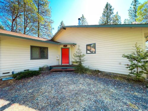 5926 Ridgewood Rd, Willits, CA 95490-7756