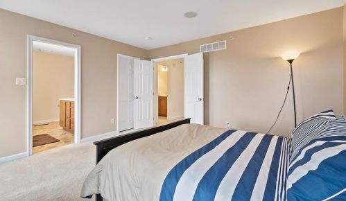 1052 Woodlawn Dr, Canonsburg PA  15317-5451 exterior