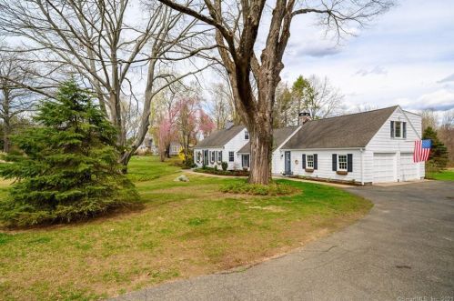 11 Long Meadow Hill Rd, Brookfield Center, CT 06804-3012