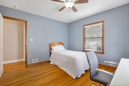 5 Lincoln St, North Haven CT  06473-1807 exterior