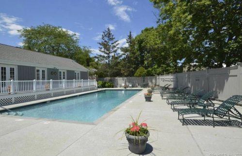 312 Elm St, New Canaan CT  06840-5305 exterior