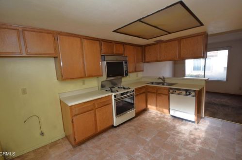 413 Percy St, Oxnard CA  93033-7155 exterior