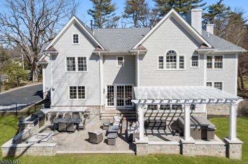 2 Linden Ln, Chatham Township, NJ 07928-1622