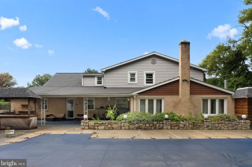3883 Dempsey Ln, Huntingdon Valley PA  19006-1901 exterior
