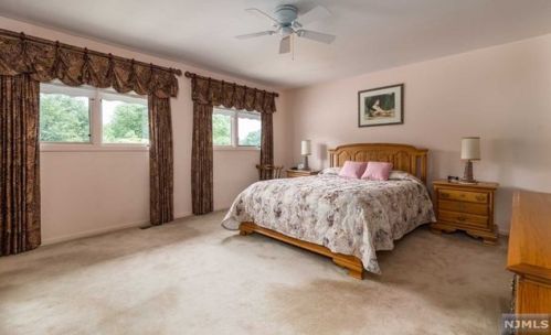 31 Erskine Ct, Mahwah NJ  07430-2014 exterior