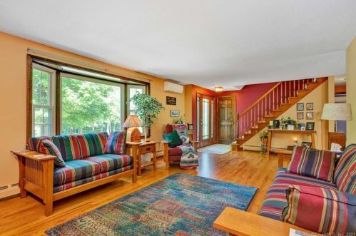 16 Horseshoe Ln, Farmington, CT 06032-2106