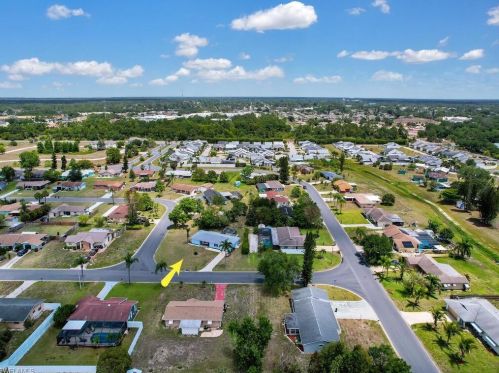 102 Stafford Pl, Lehigh Acres, FL 33936-5937